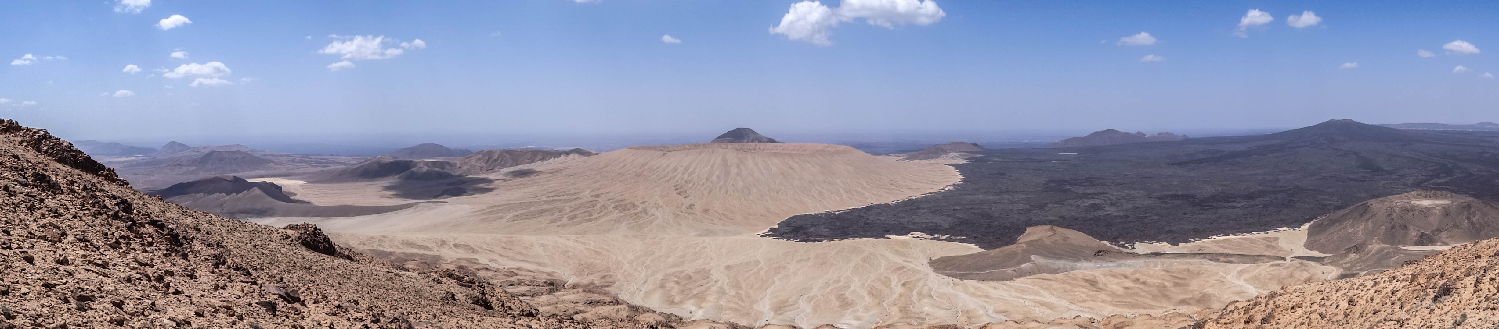 View on the out-of-this-world Jebel Bayda from the Jebel Abiad (photo: Florent Egal)