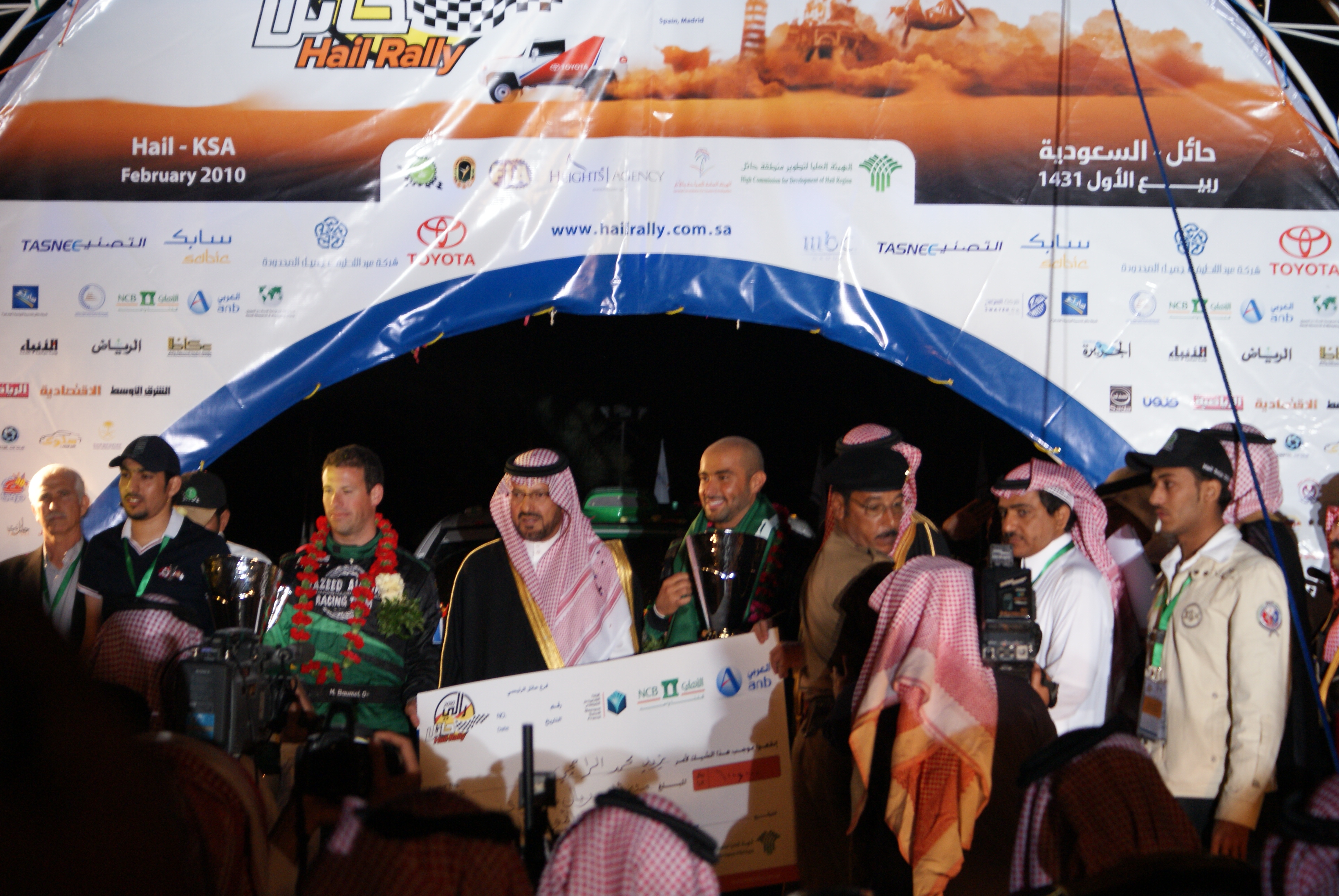 Yazeed Al-Rajhi (centre) with the Governor of Ha'il Province after winning the Ha'il Rally