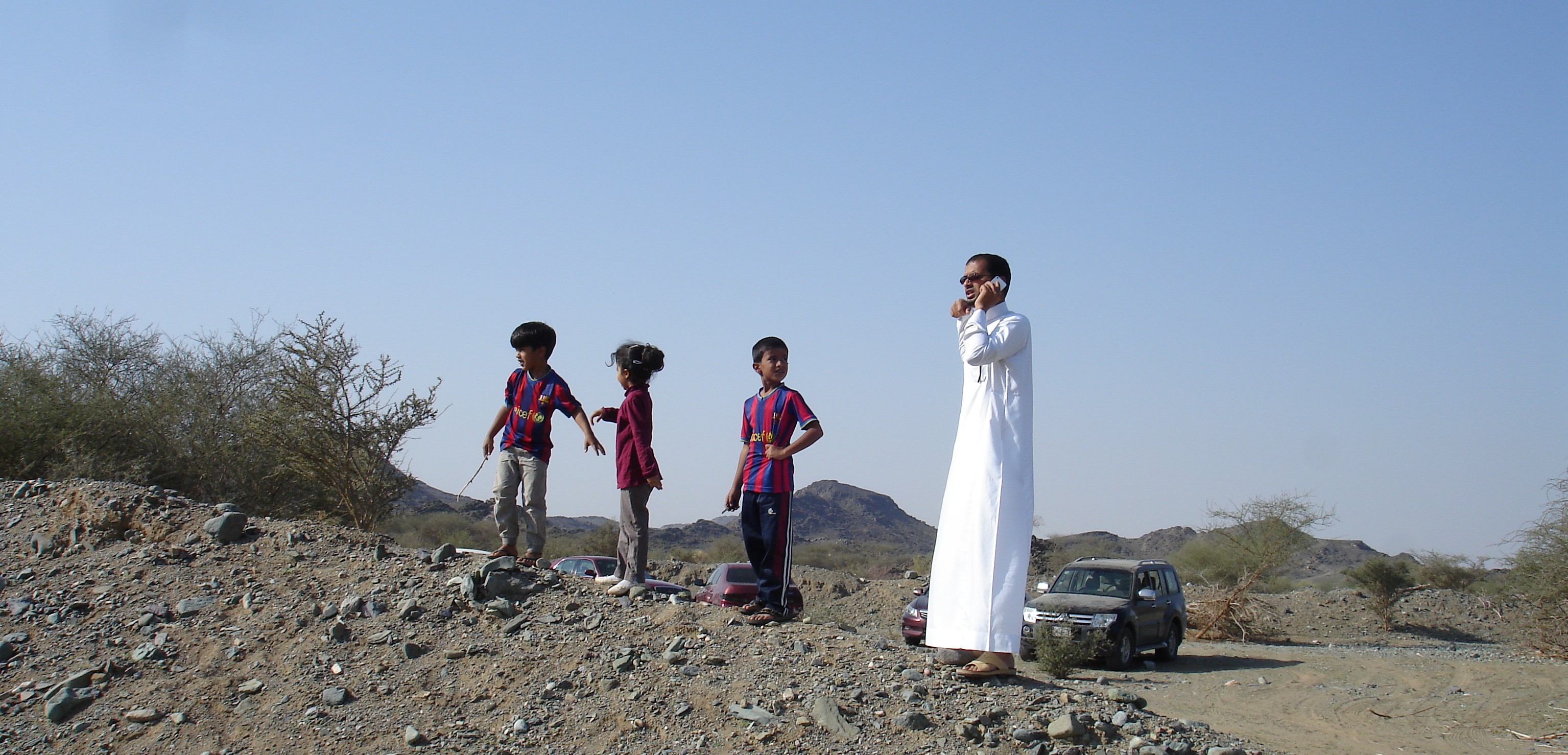 A father and his children watching the action at the Jeddah Rally