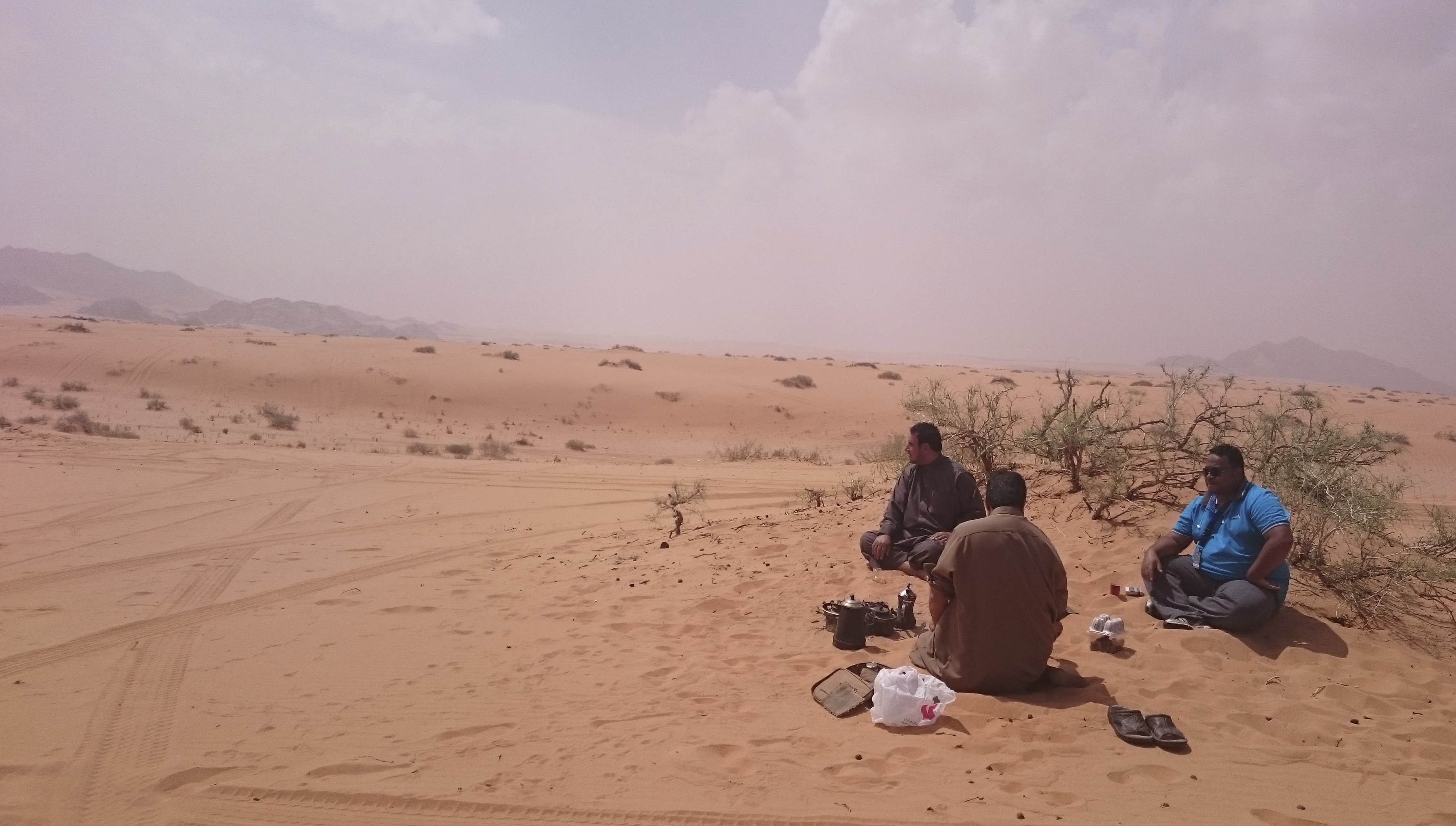 Tea and coffee in the desert at the Ha'il Rally