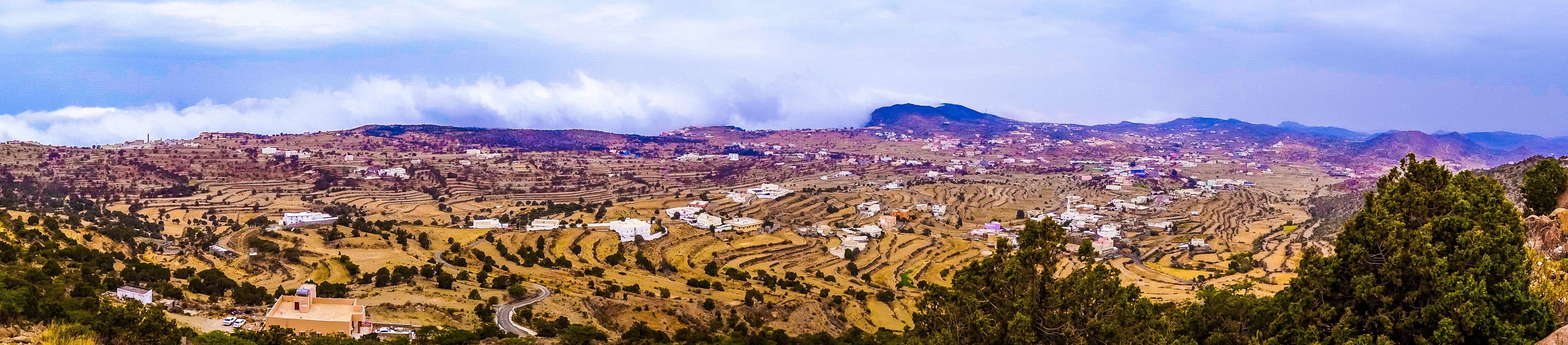 Green hills and terraces in Aseer's countryside north of Abha (photo: Florent Egal)