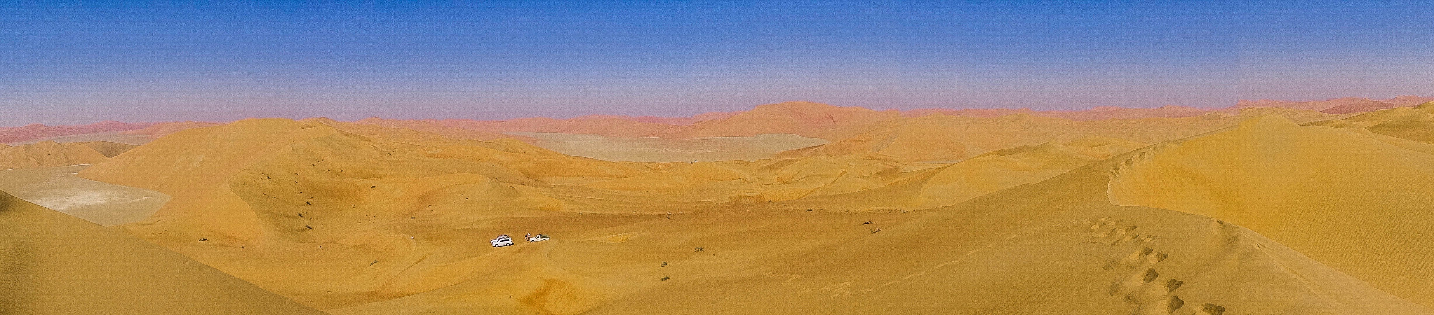 Grandiose extent of massive sand dunes in the Rub' Al-Khali (photo: Florent Egal)